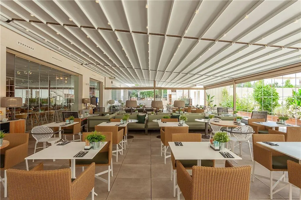 The Level At Melia Sevilla 3*,