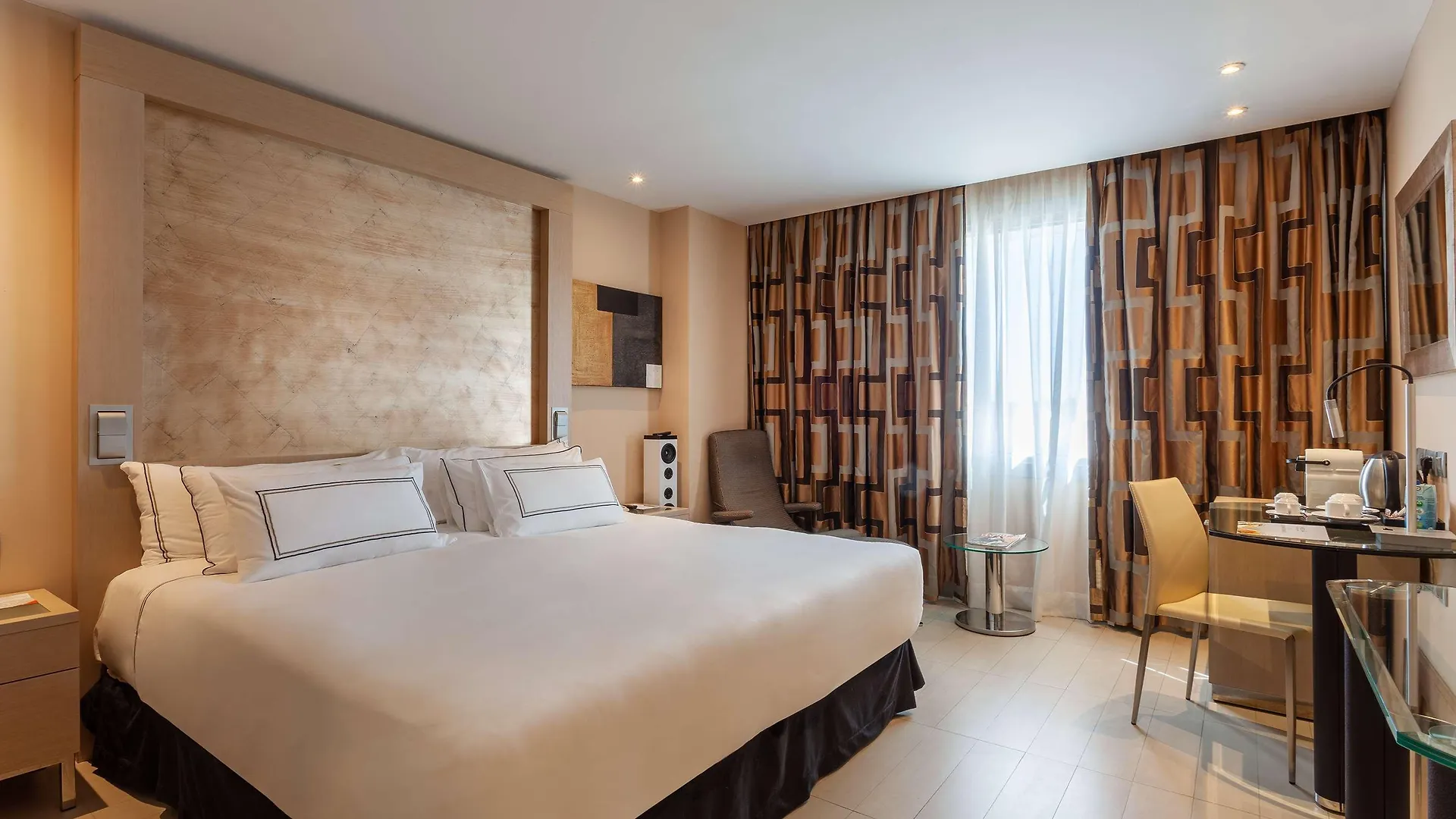 Отель The Level At Melia Sevilla
