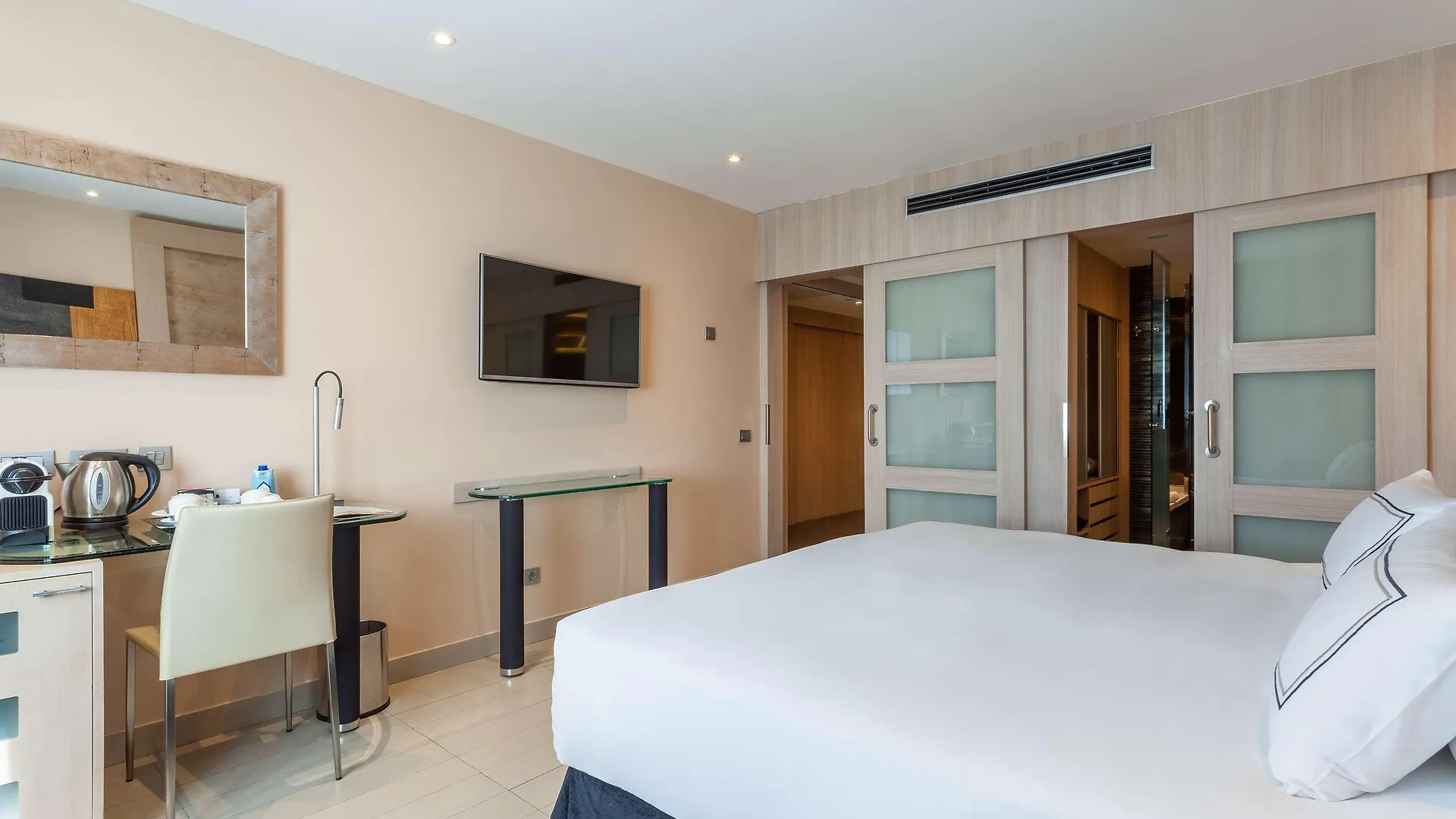 Отель The Level At Melia Sevilla